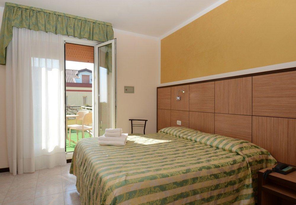 קוואלינו-טראפורטי Hotel Righetto Fronte Mare מראה חיצוני תמונה