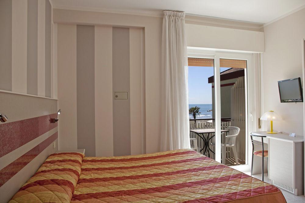 קוואלינו-טראפורטי Hotel Righetto Fronte Mare מראה חיצוני תמונה