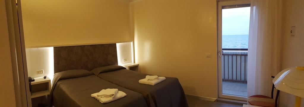 קוואלינו-טראפורטי Hotel Righetto Fronte Mare מראה חיצוני תמונה