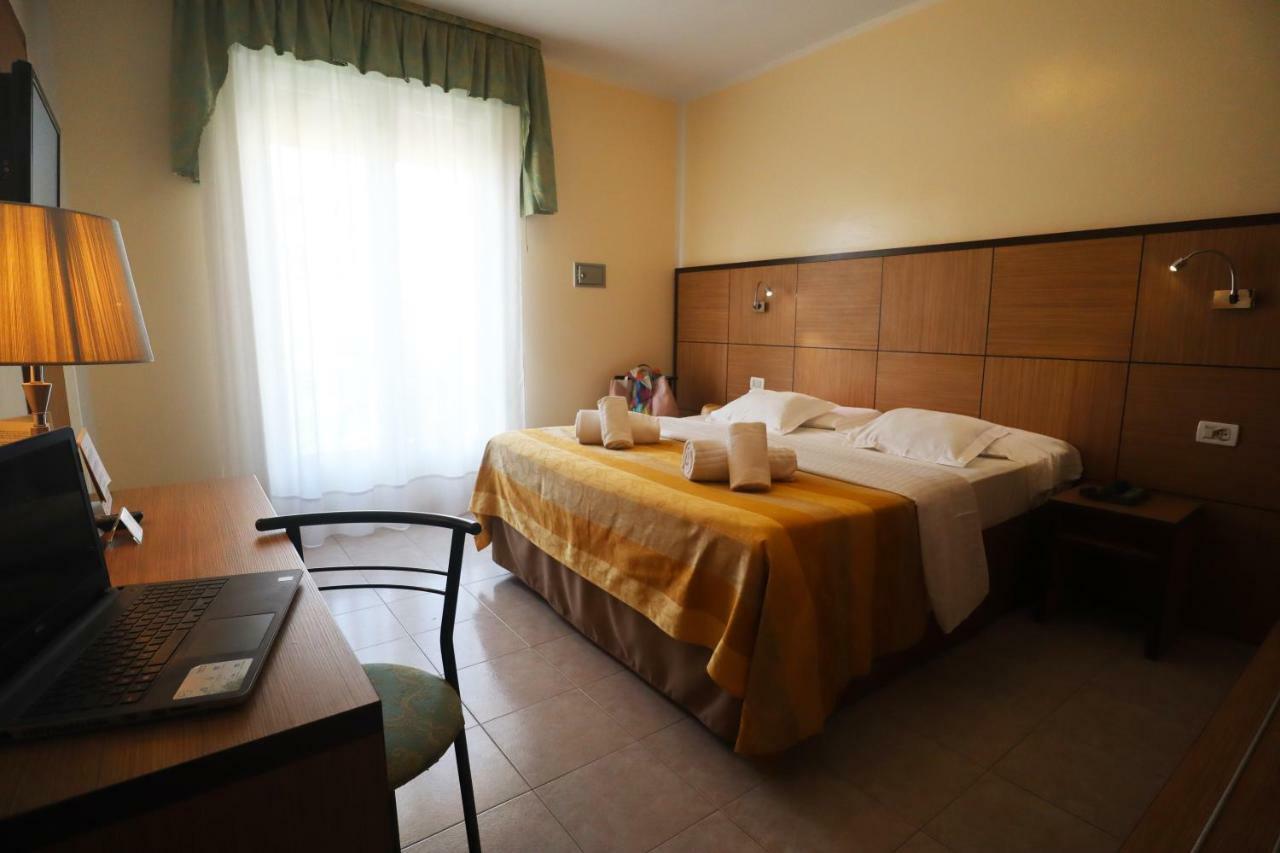 קוואלינו-טראפורטי Hotel Righetto Fronte Mare מראה חיצוני תמונה